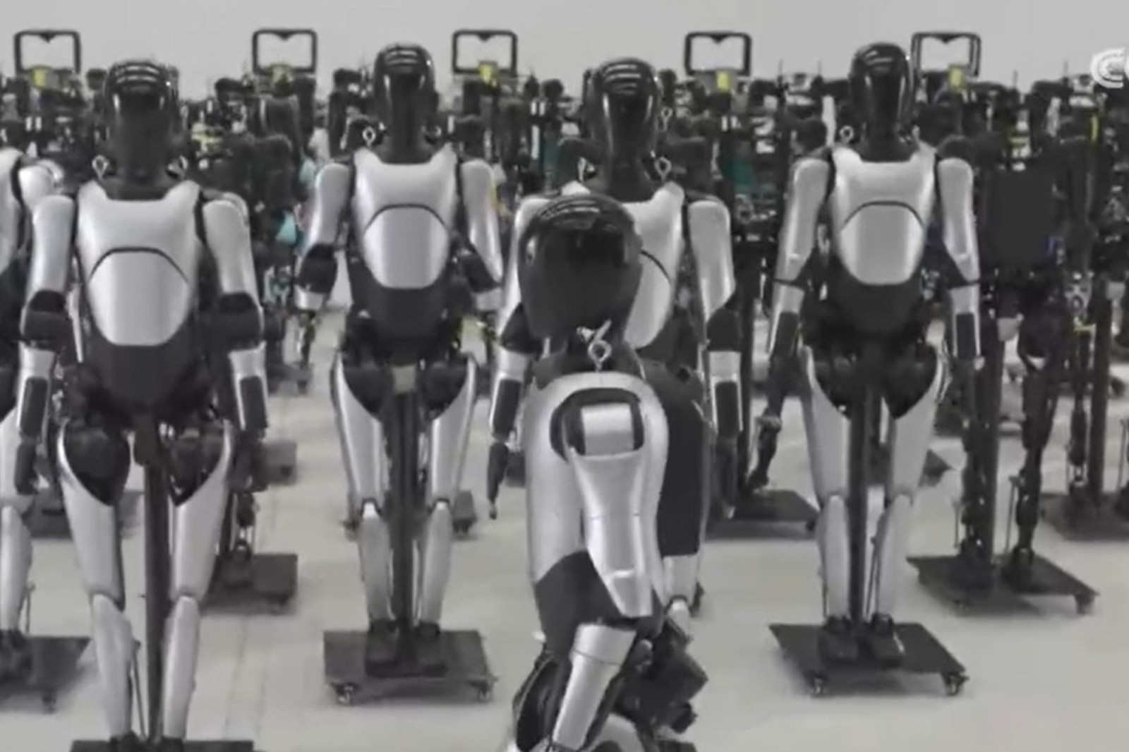 央视报道！揭秘 雷火竞技机器人量产超级工厂