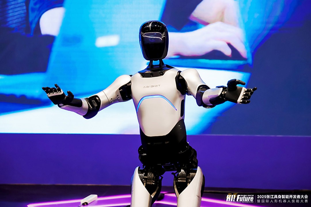 雷火竞技-容声冰箱×《光影》｜歌手出道、演技也可圈可点的张艺兴，是如何自带光芒？